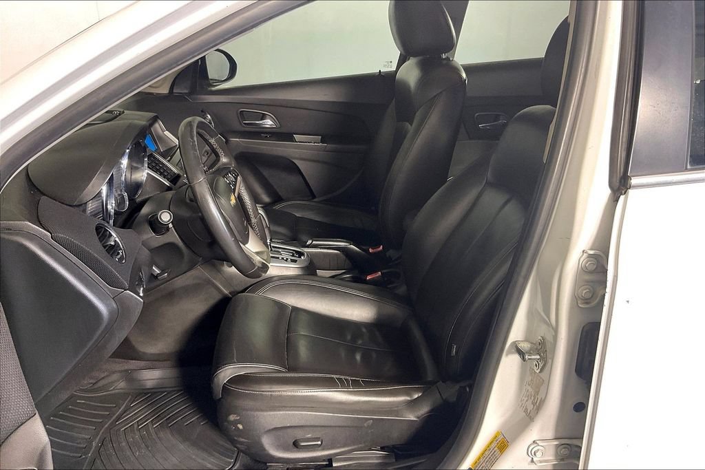 Used 2011 Chevrolet Cruze LTZ FWD image 32