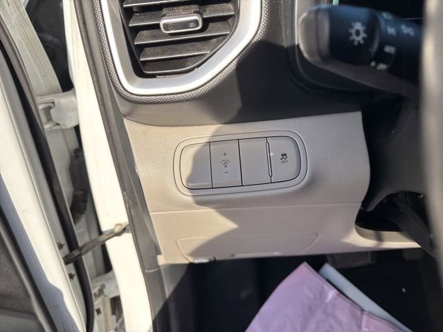 Used 2024 Hyundai Venue SEL image 17