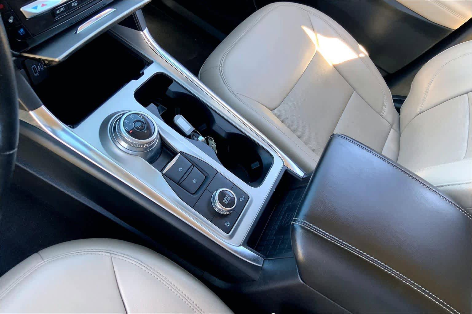 Used 2023 Ford Explorer Limited AWD/4WD image 16