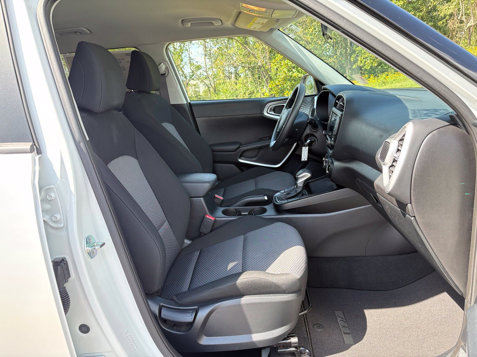 Used 2024 Kia Soul LX FWD image 28