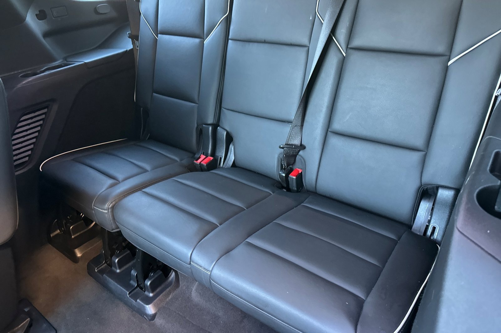 Used 2025 Cadillac Escalade Premium Luxury image 17