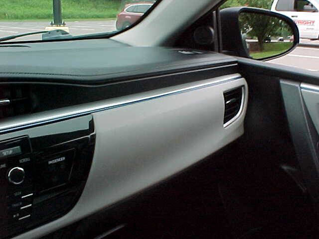 Used 2015 Toyota Corolla LE image 17