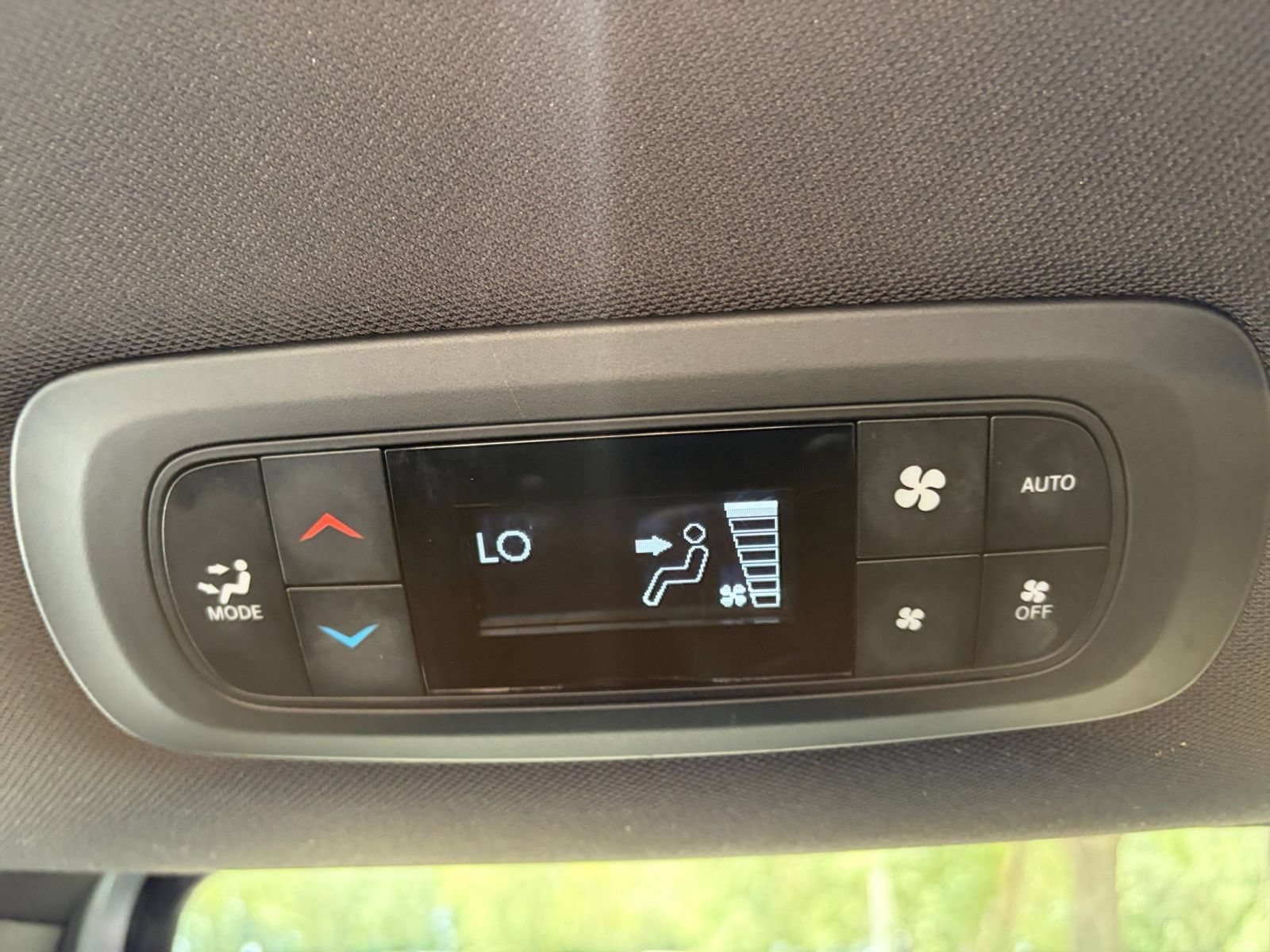 Used 2025 Chrysler Pacifica Select FWD image 25