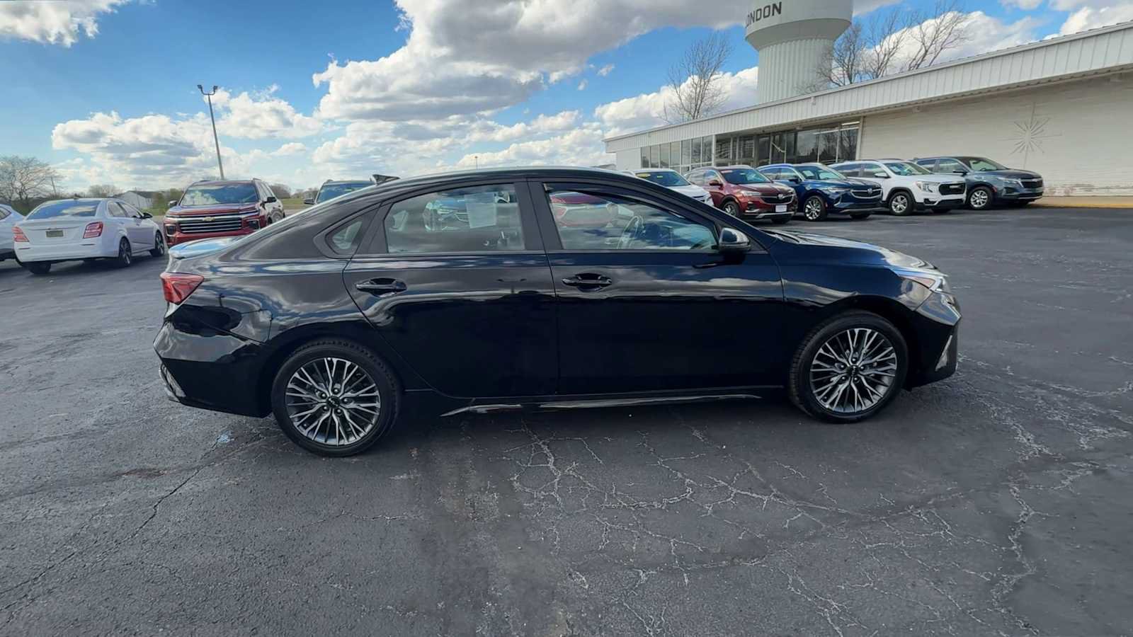 Used 2024 Kia Forte GT-Line w/ GT-Line Premium Package FWD image 9