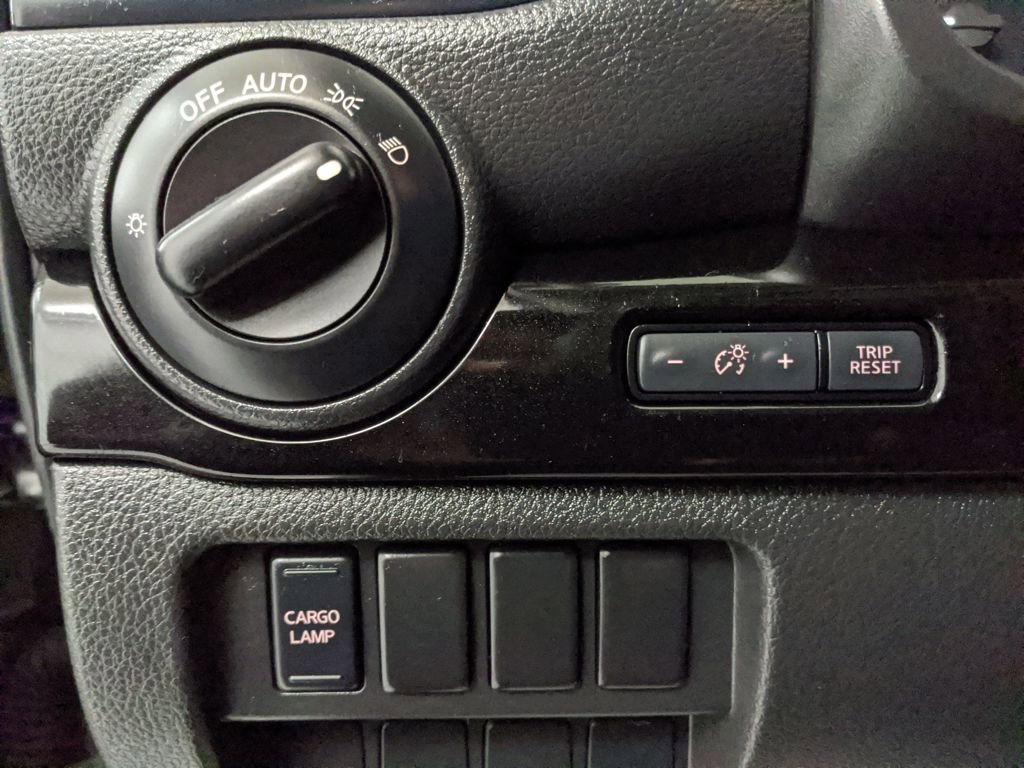 Used 2024 Nissan Titan SV image 14