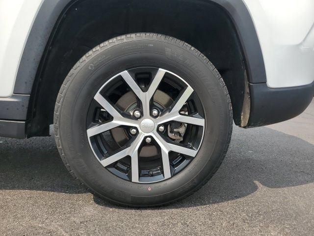 Used 2023 Jeep Grand Cherokee Limited AWD/4WD image 9