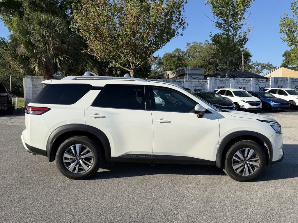 Used 2024 Nissan Pathfinder SL FWD image 4