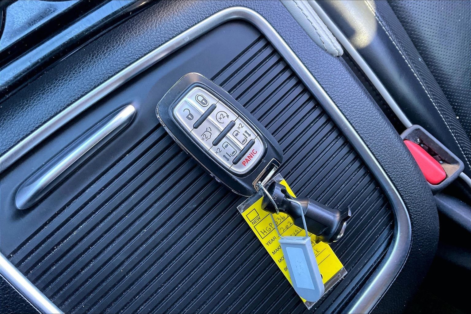 Used 2023 Chrysler Pacifica Limited image 36