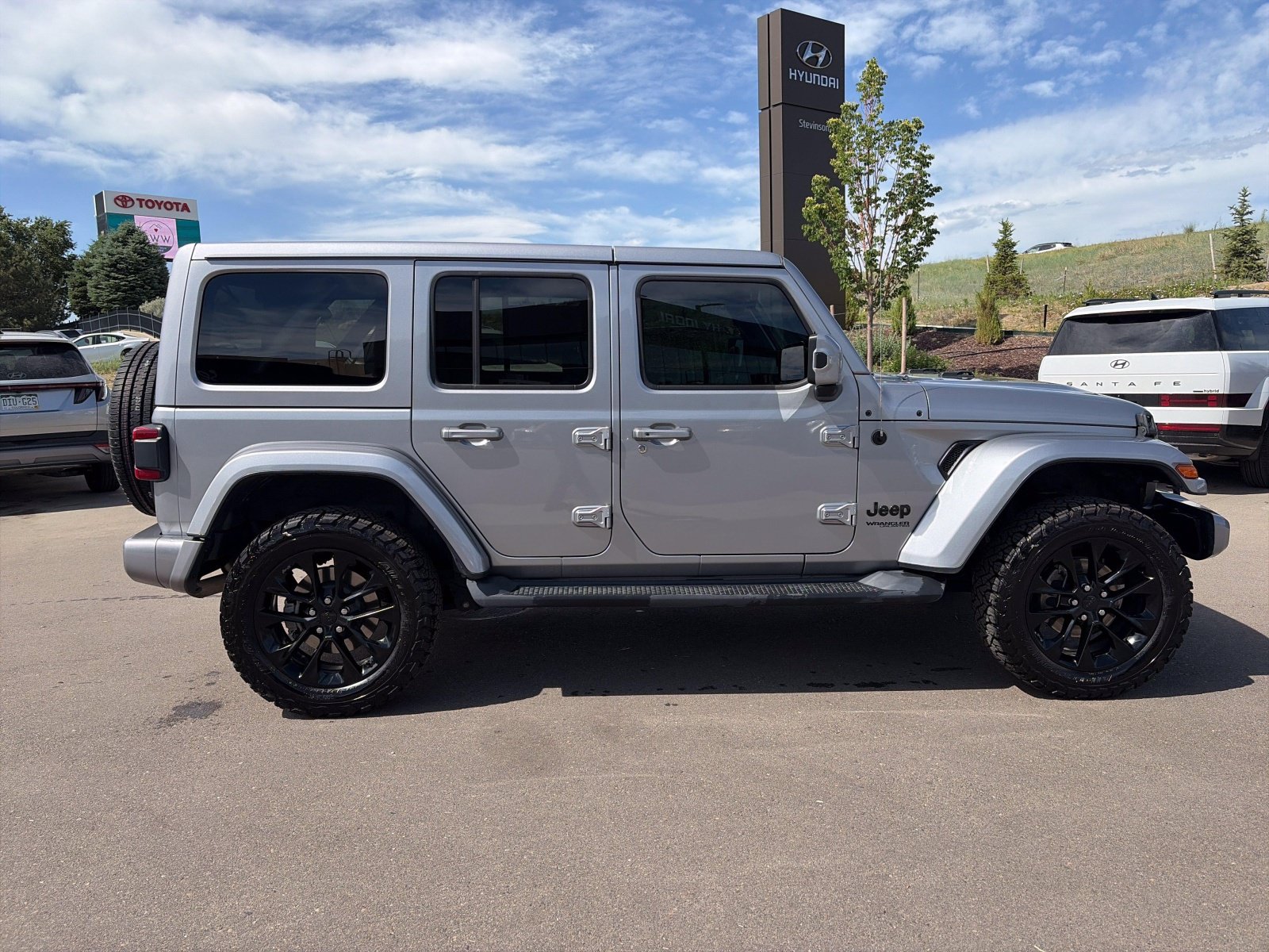 Used 2021 Jeep Wrangler Unlimited Sahara AWD/4WD image 9