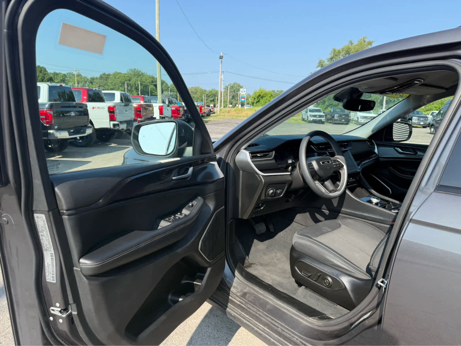 Used 2022 Jeep Grand Cherokee L Laredo w/ Luxury Tech Group I image 6