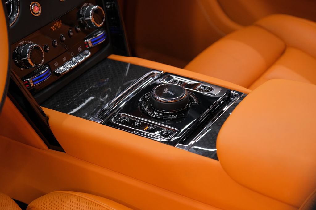 Used 2025 Rolls-Royce Cullinan Black Badge AWD/4WD image 19