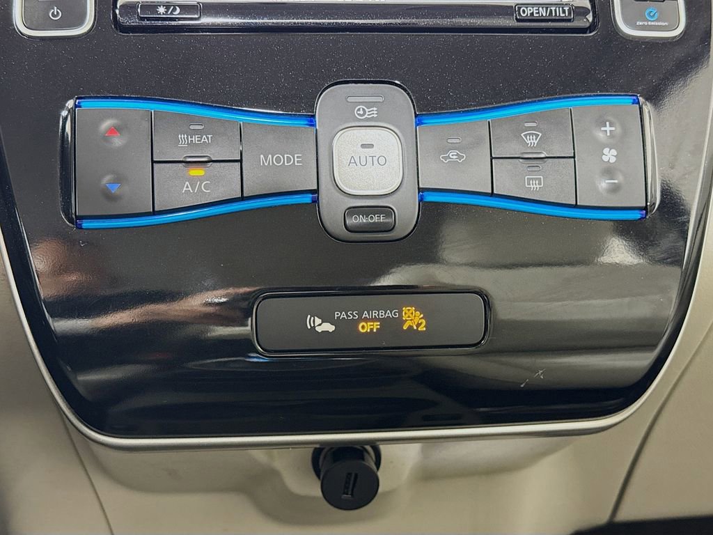 Used 2015 Nissan Leaf SV FWD image 19