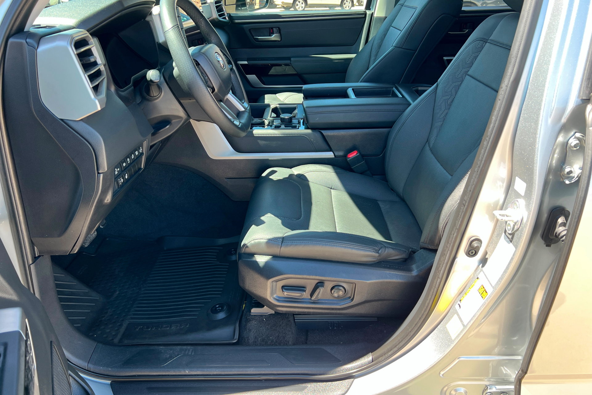 Used 2024 Toyota Tundra Limited AWD/4WD image 18