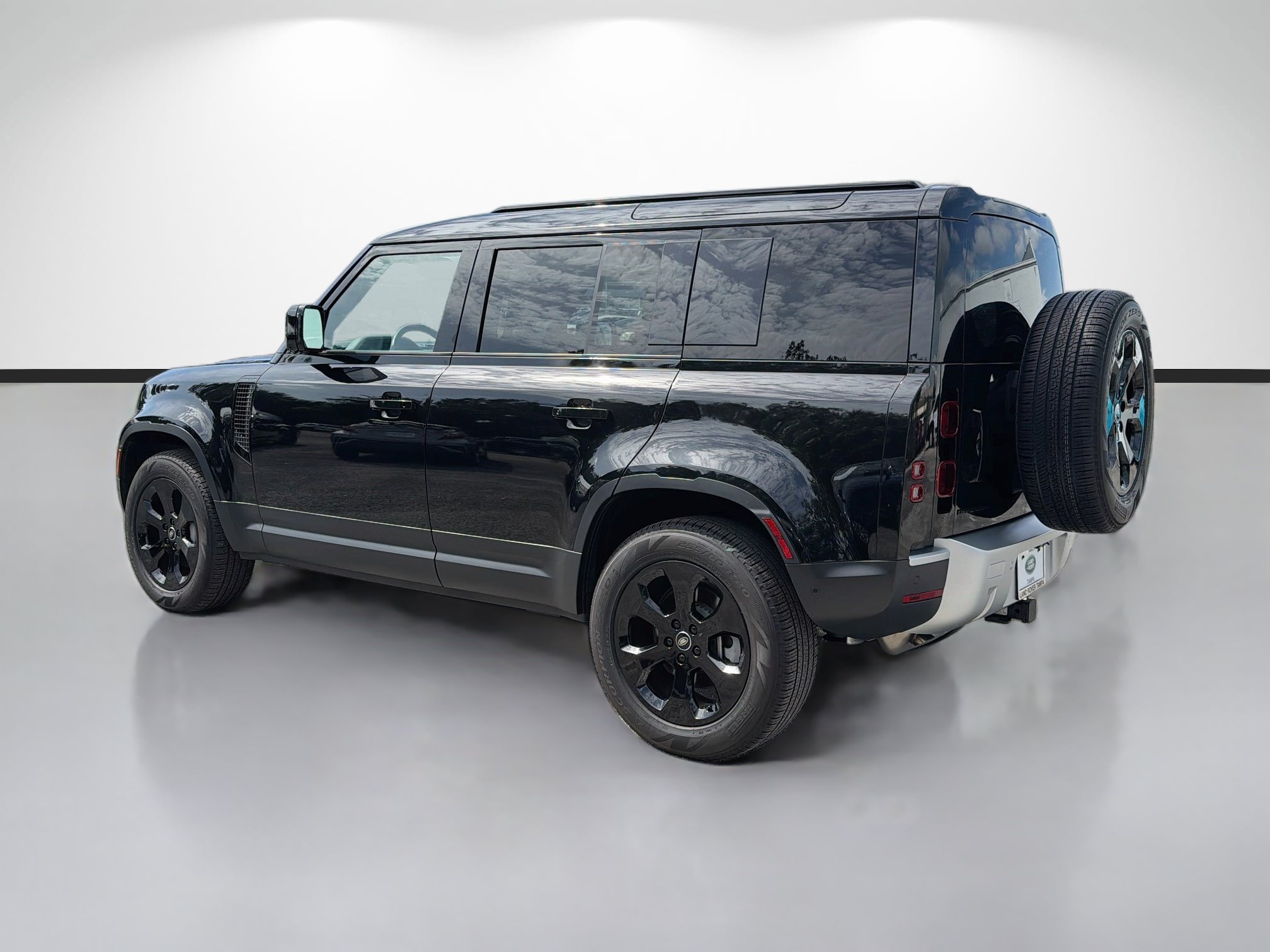 Used 2025 Land Rover Defender 110 S AWD/4WD image 3