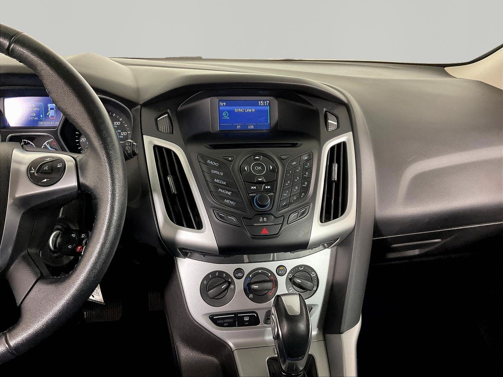 Used 2014 Ford Focus SE w/ Equipment Group 201A FWD image 9