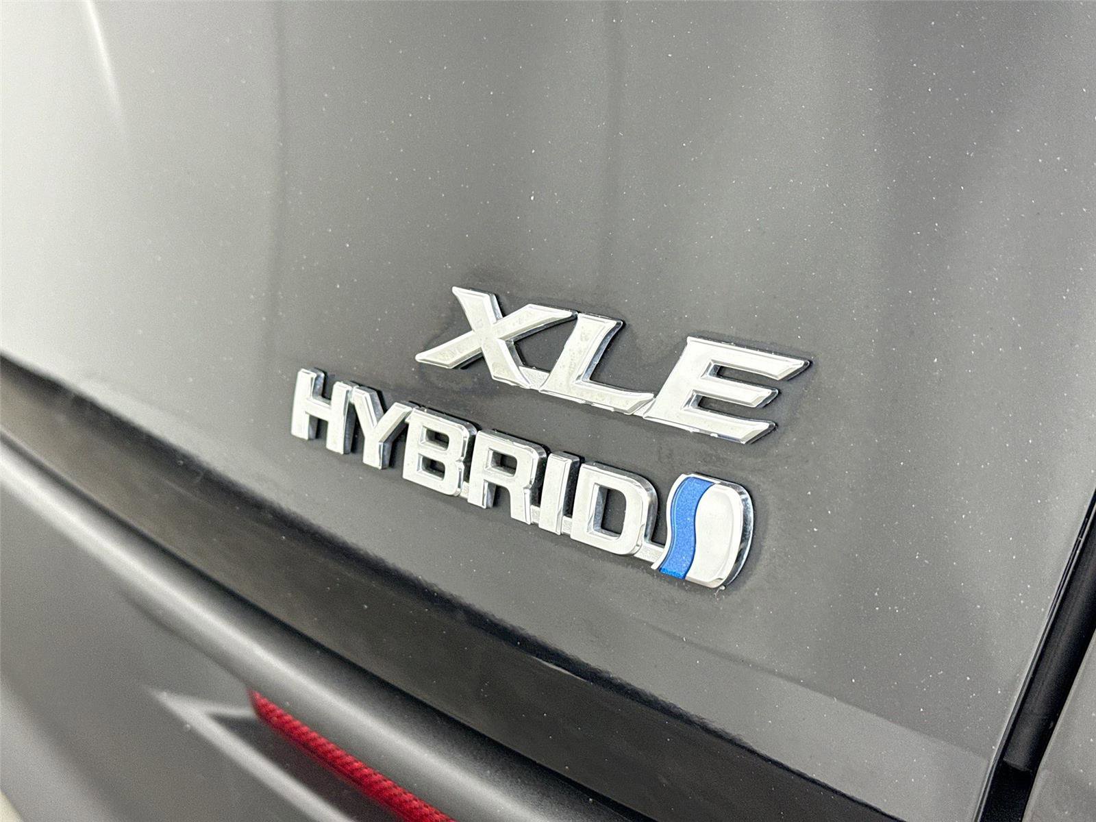 Certified 2024 Toyota Sienna XLE FWD image 14