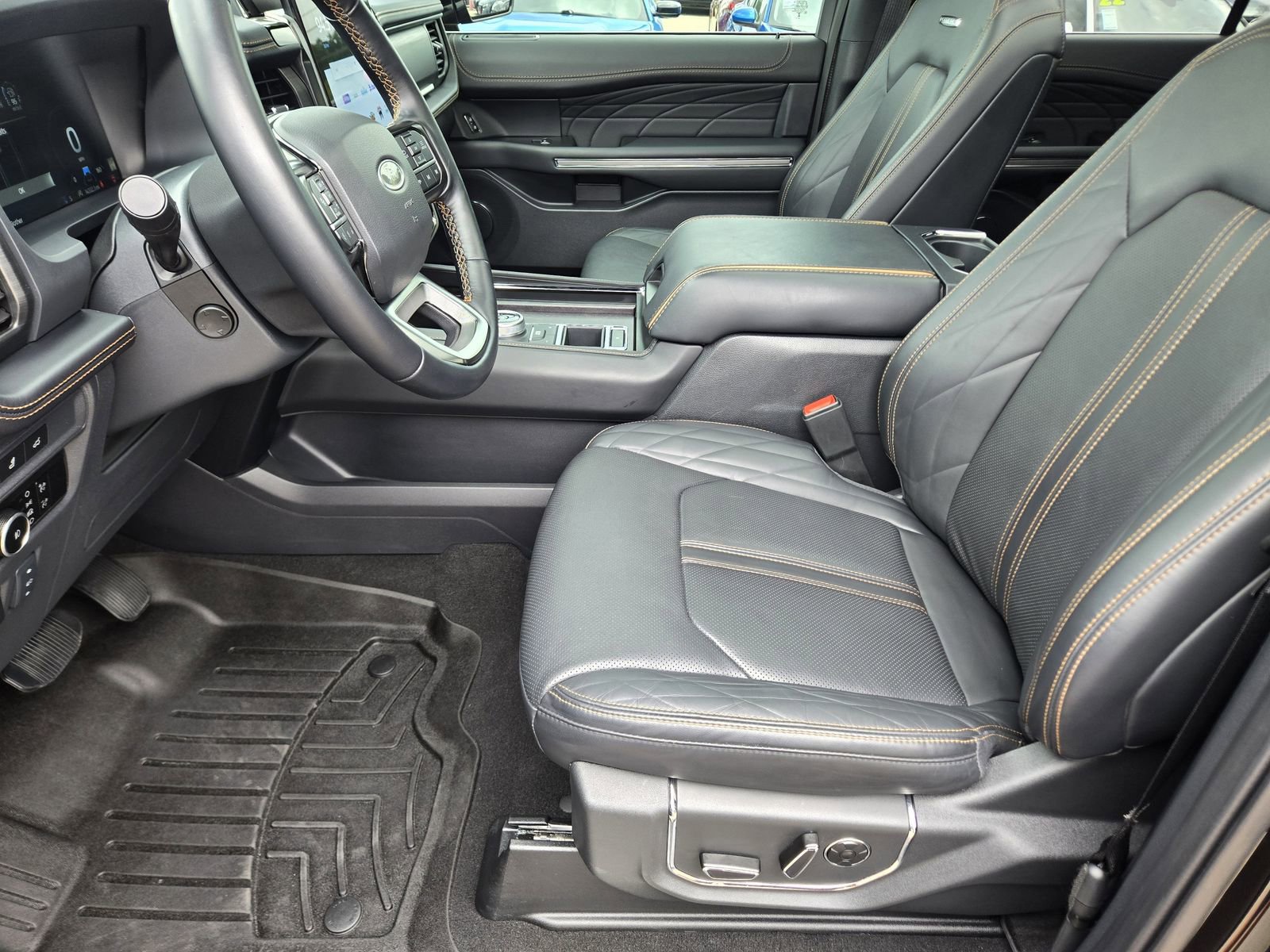 Used 2024 Ford Expedition Platinum RWD image 13
