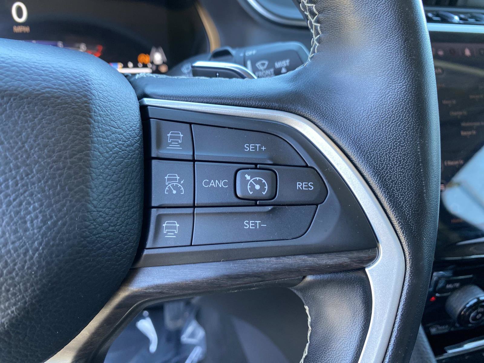 Used 2022 Jeep Grand Cherokee L Limited AWD/4WD image 19