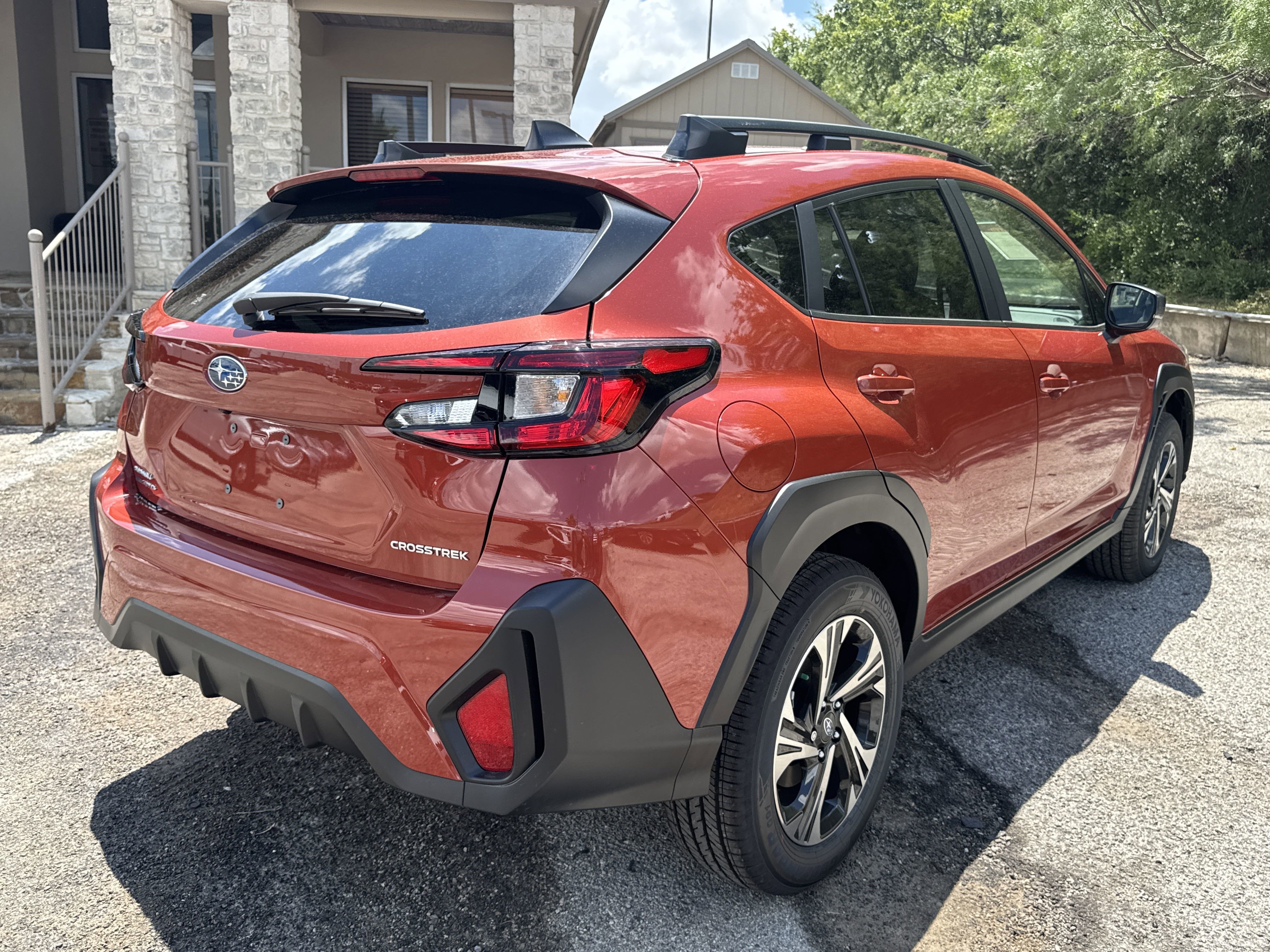 Used 2025 Subaru Crosstrek 2.0i Premium image 3