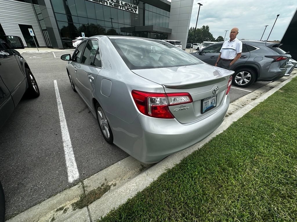Used 2014 Toyota Camry SE FWD image 6