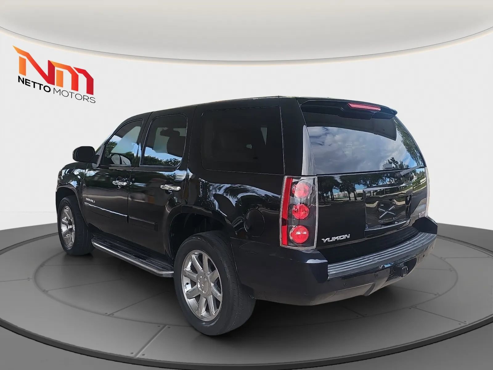Used 2013 GMC Yukon Denali image 3