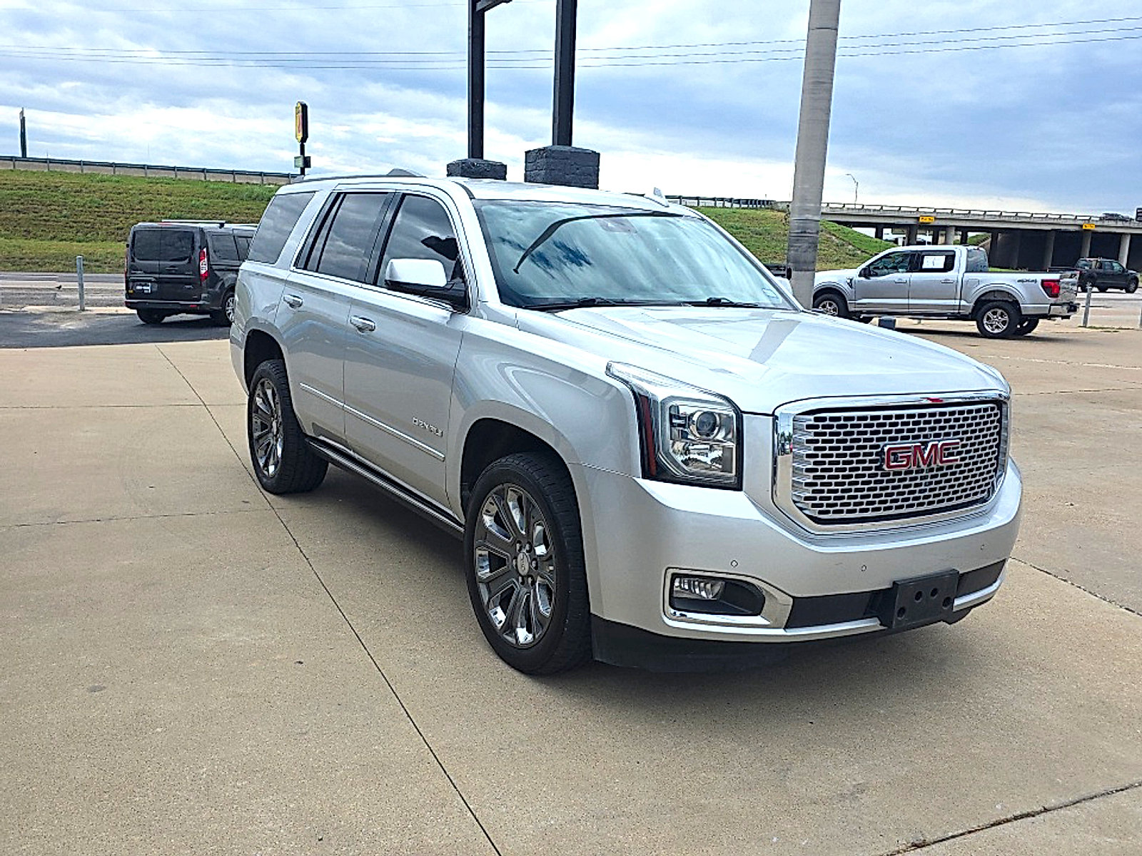 Used 2016 GMC Yukon Denali w/ Open Road Package RWD image 9
