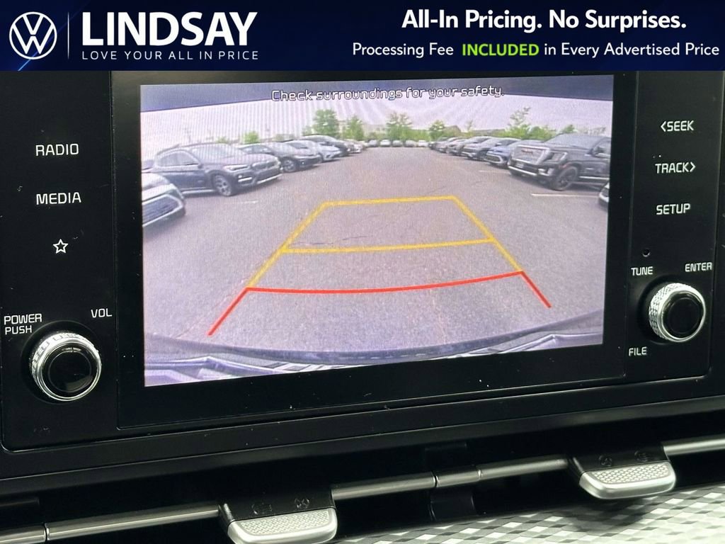 Used 2022 Kia Carnival LX FWD image 19
