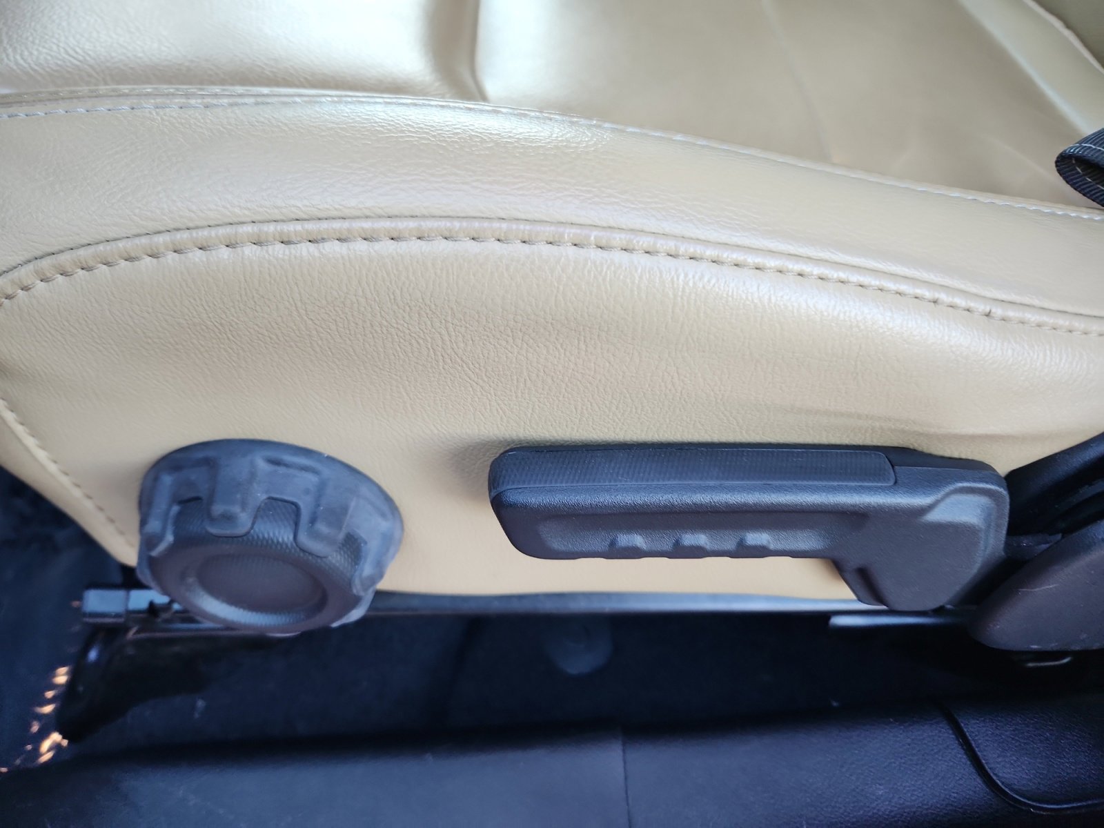 Used 2019 Jeep Wrangler Unlimited Sahara w/ Quick Order Package 24M Moab image 15