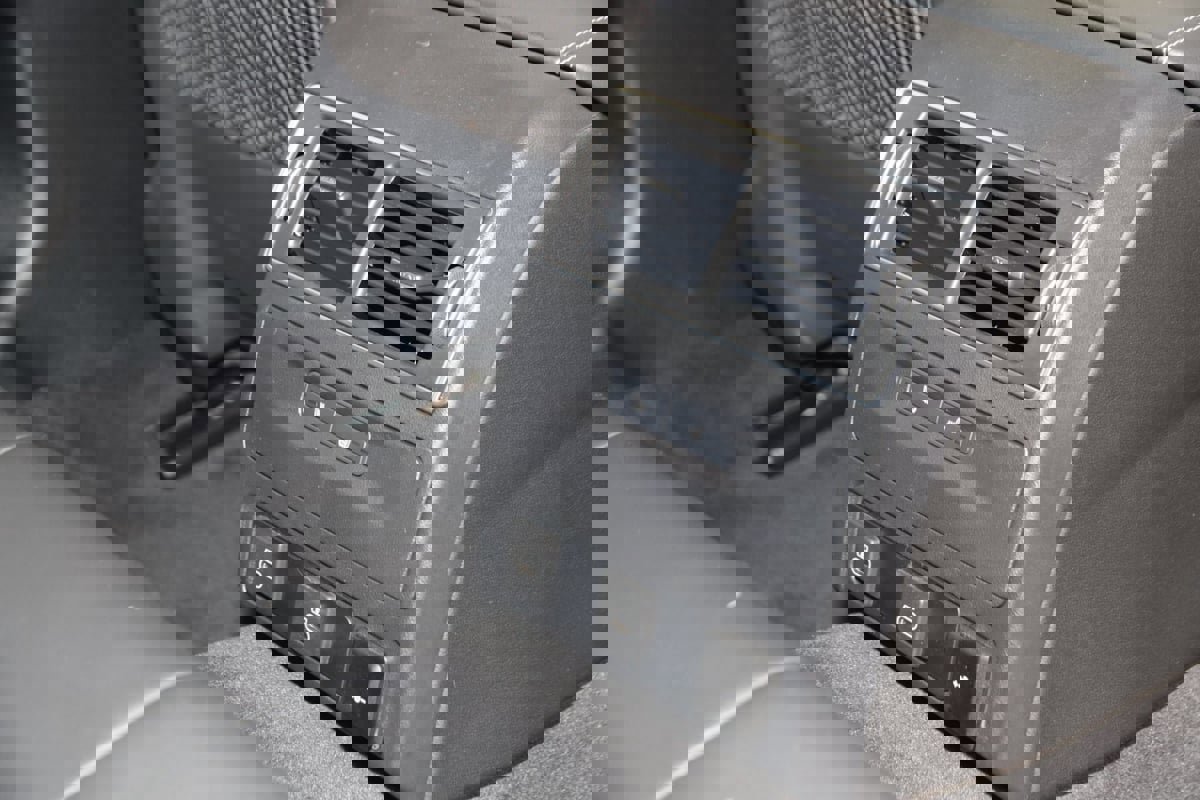 Used 2024 Jaguar XF R-Dynamic SE image 15