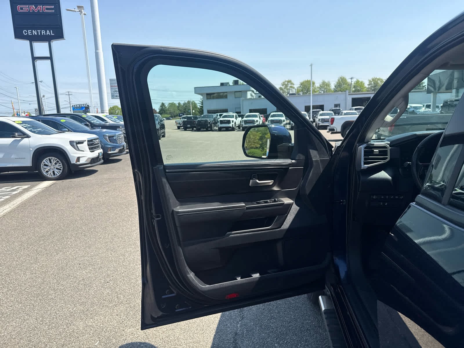 Used 2022 Toyota Tundra SR5 w/ TRD Sport Package AWD/4WD image 12