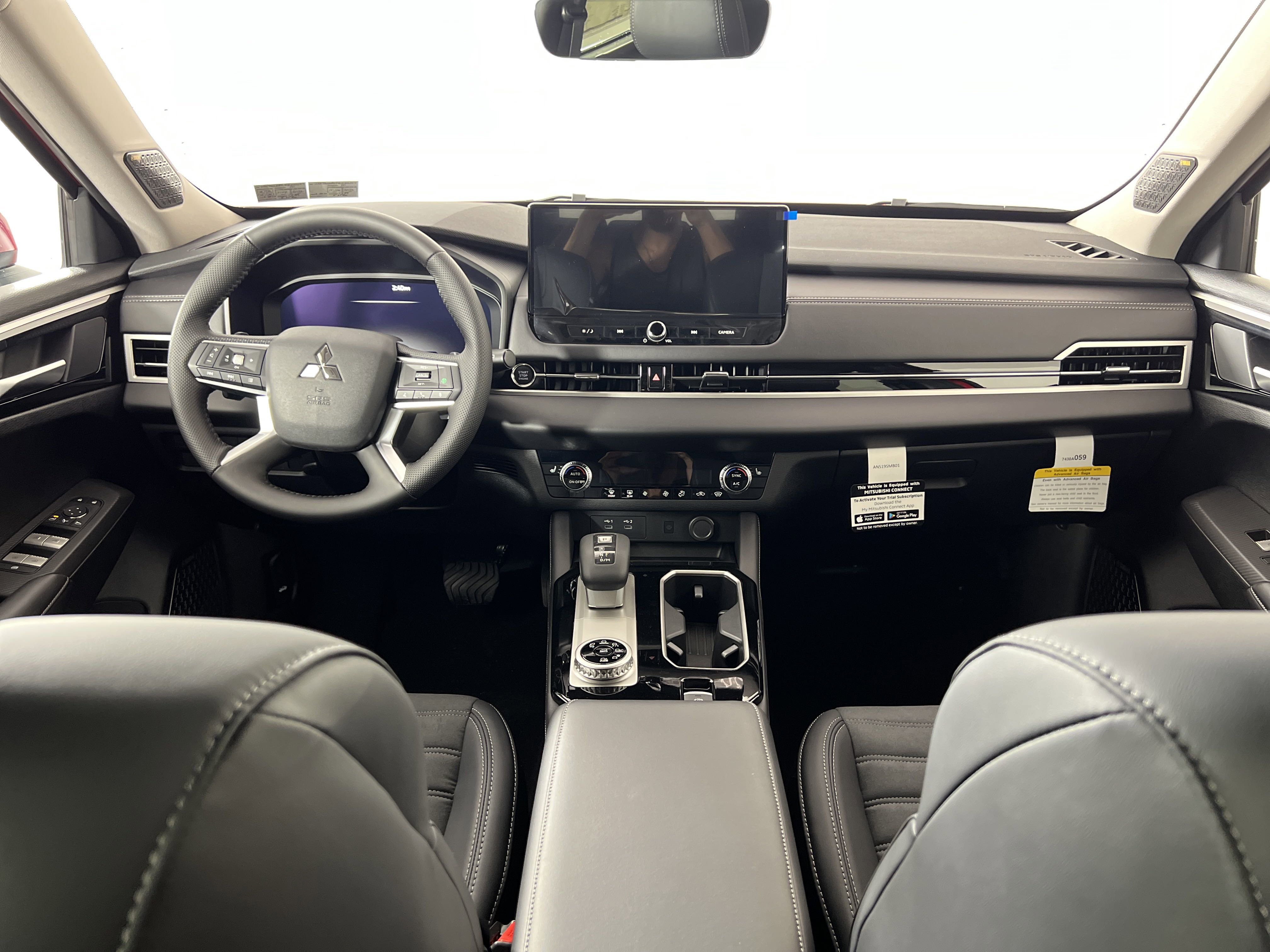 New 2025 Mitsubishi Outlander SE image 15