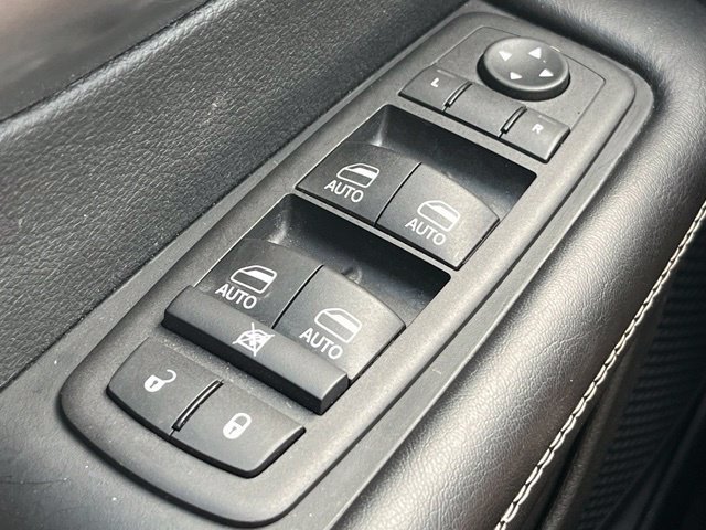 Used 2026 Chrysler Pacifica Select FWD image 37