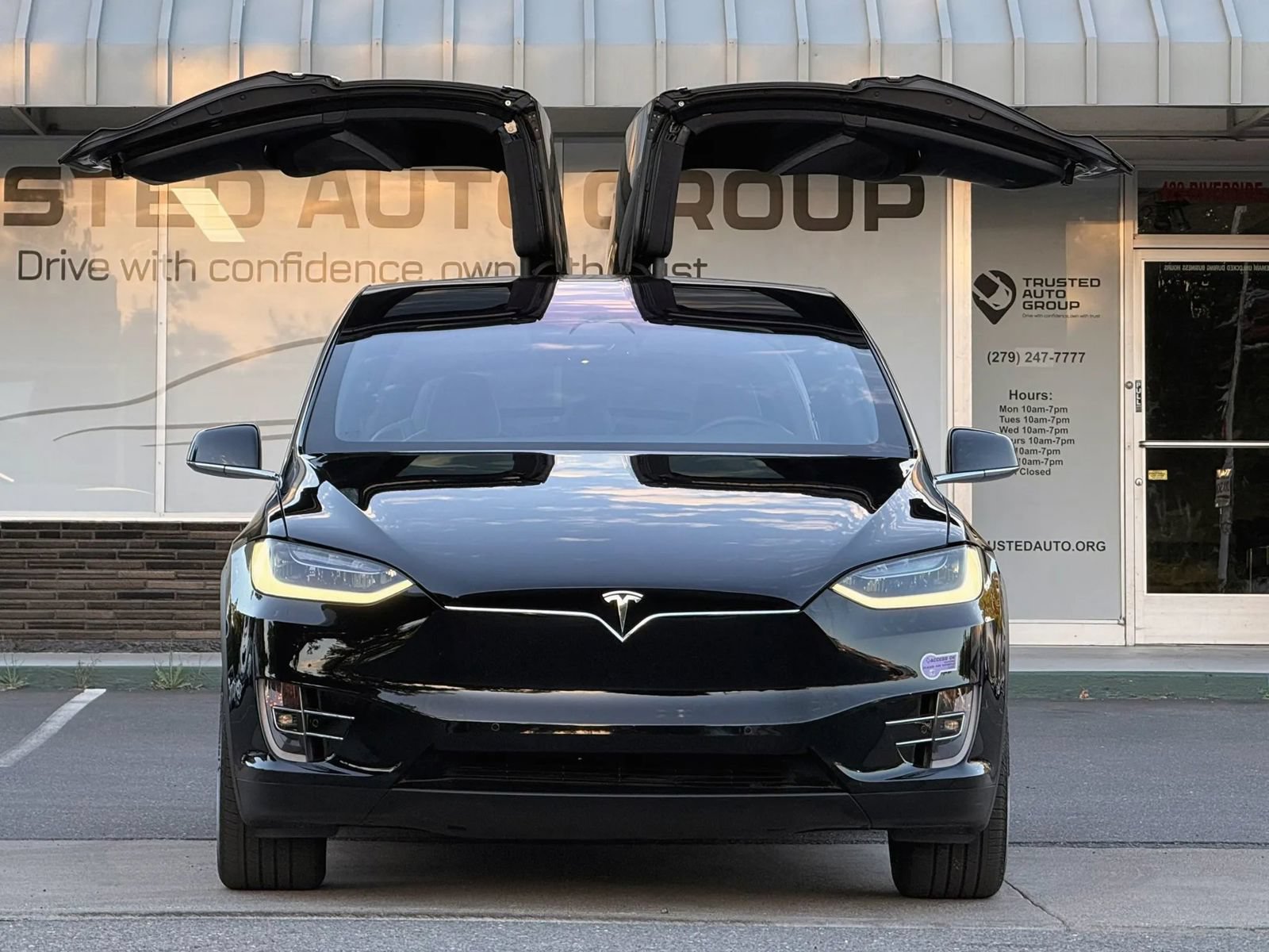 Used 2018 Tesla Model X 100D AWD/4WD image 3