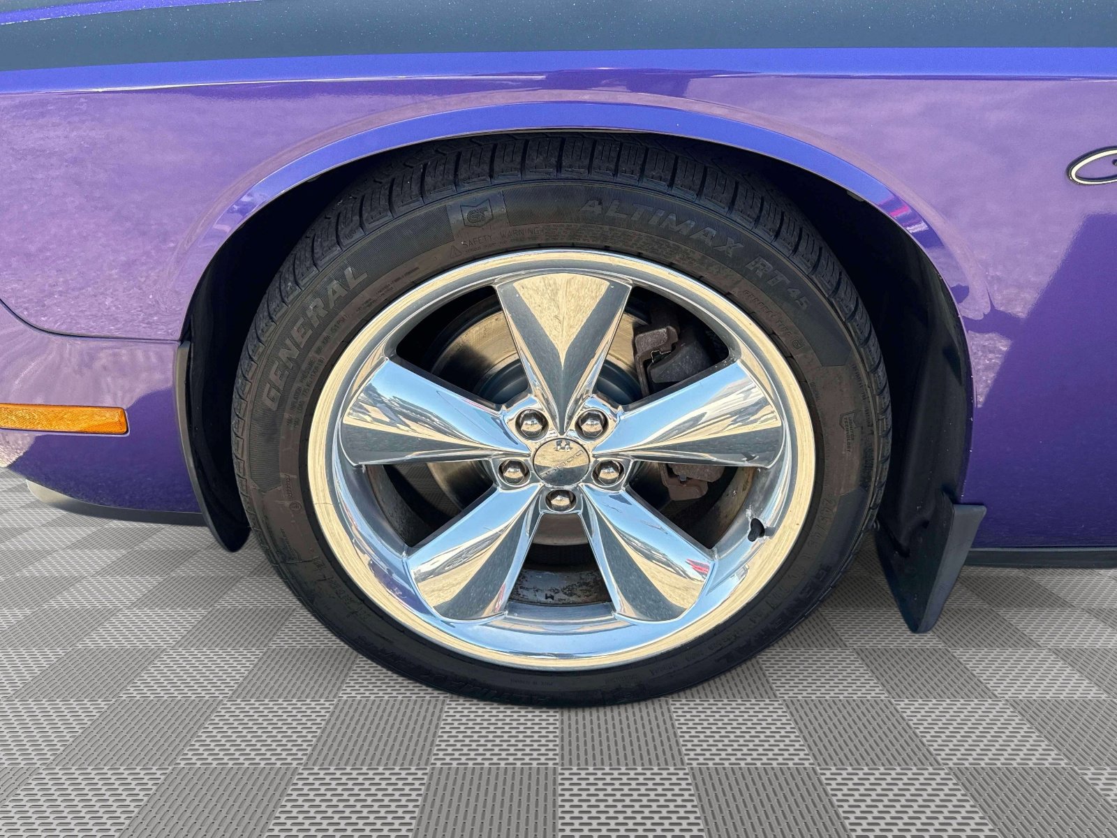 Used 2014 Dodge Challenger R/T RWD image 30