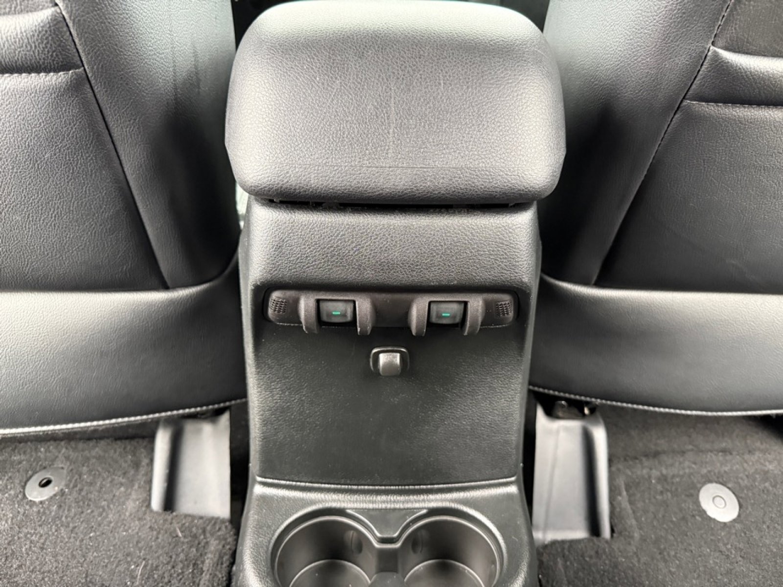 Used 2018 Jeep Wrangler Unlimited Sahara w/ Connectivity Group image 32