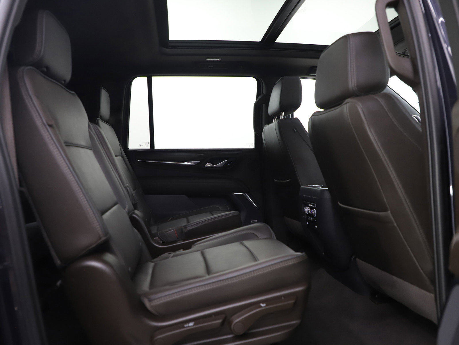 Used 2023 GMC Yukon XL Denali image 13