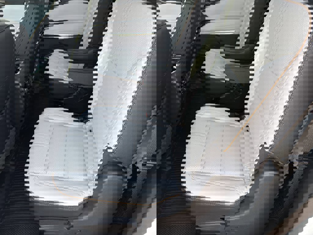 New 2026 Chevrolet Traverse High Country w/ LPO, Floor Liner Package image 25