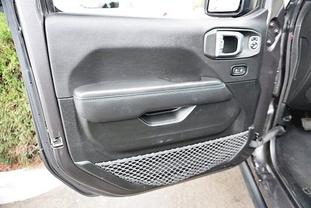 Certified 2021 Jeep Wrangler Unlimited Rubicon 4xe image 32