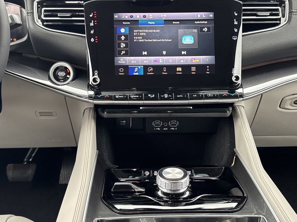 Used 2024 Jeep Wagoneer 4WD w/ Premium Group I image 11