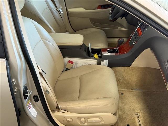 Used 2011 Lexus ES 350 w/ Luxury Pkg & Navigation FWD image 11