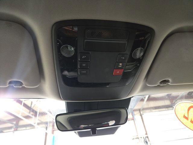 Used 2022 Kia Carnival EX image 28