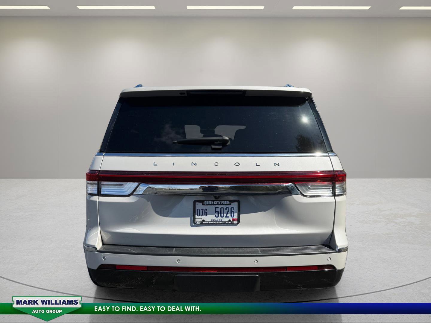 Used 2024 Lincoln Navigator L Reserve AWD/4WD image 3