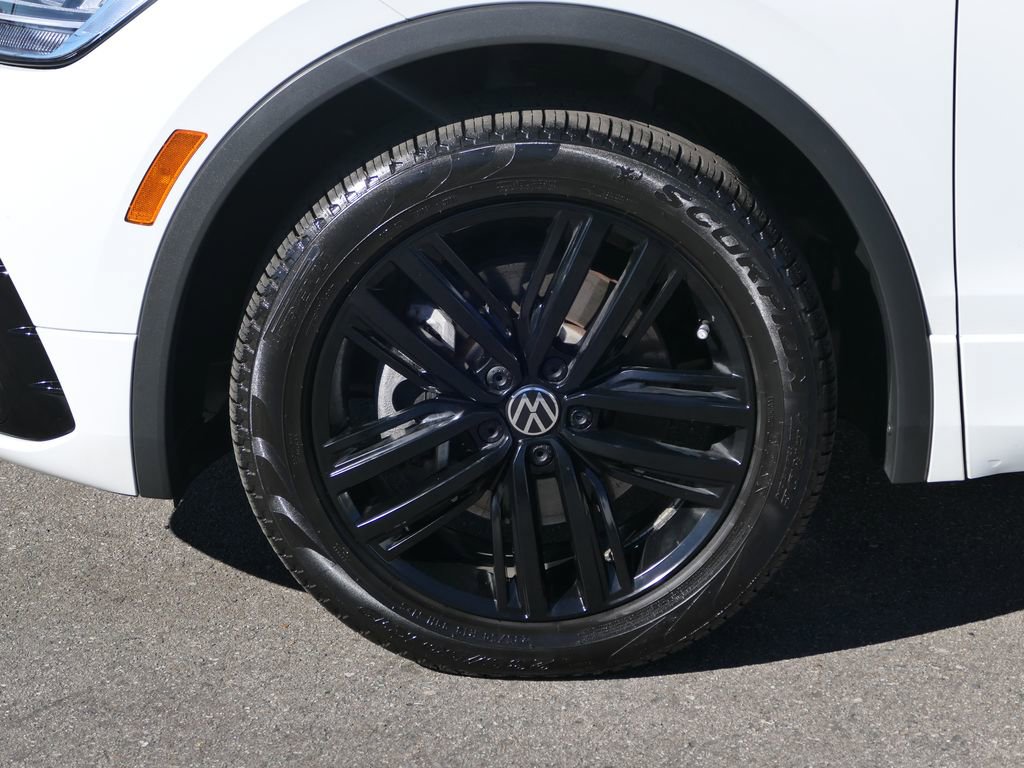 Used 2022 Volkswagen Tiguan SE R-Line image 9