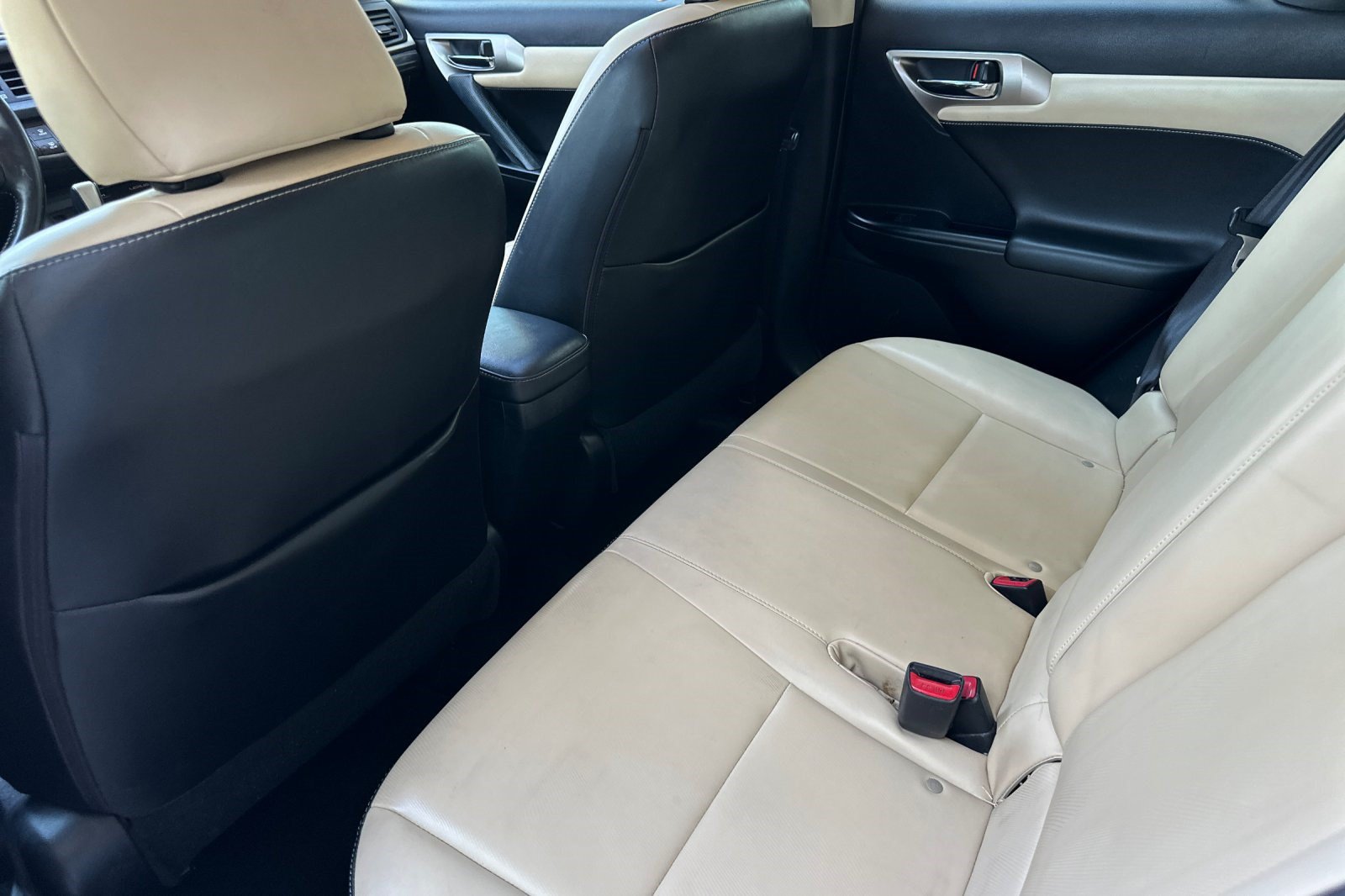 Used 2014 Lexus CT 200h FWD image 25