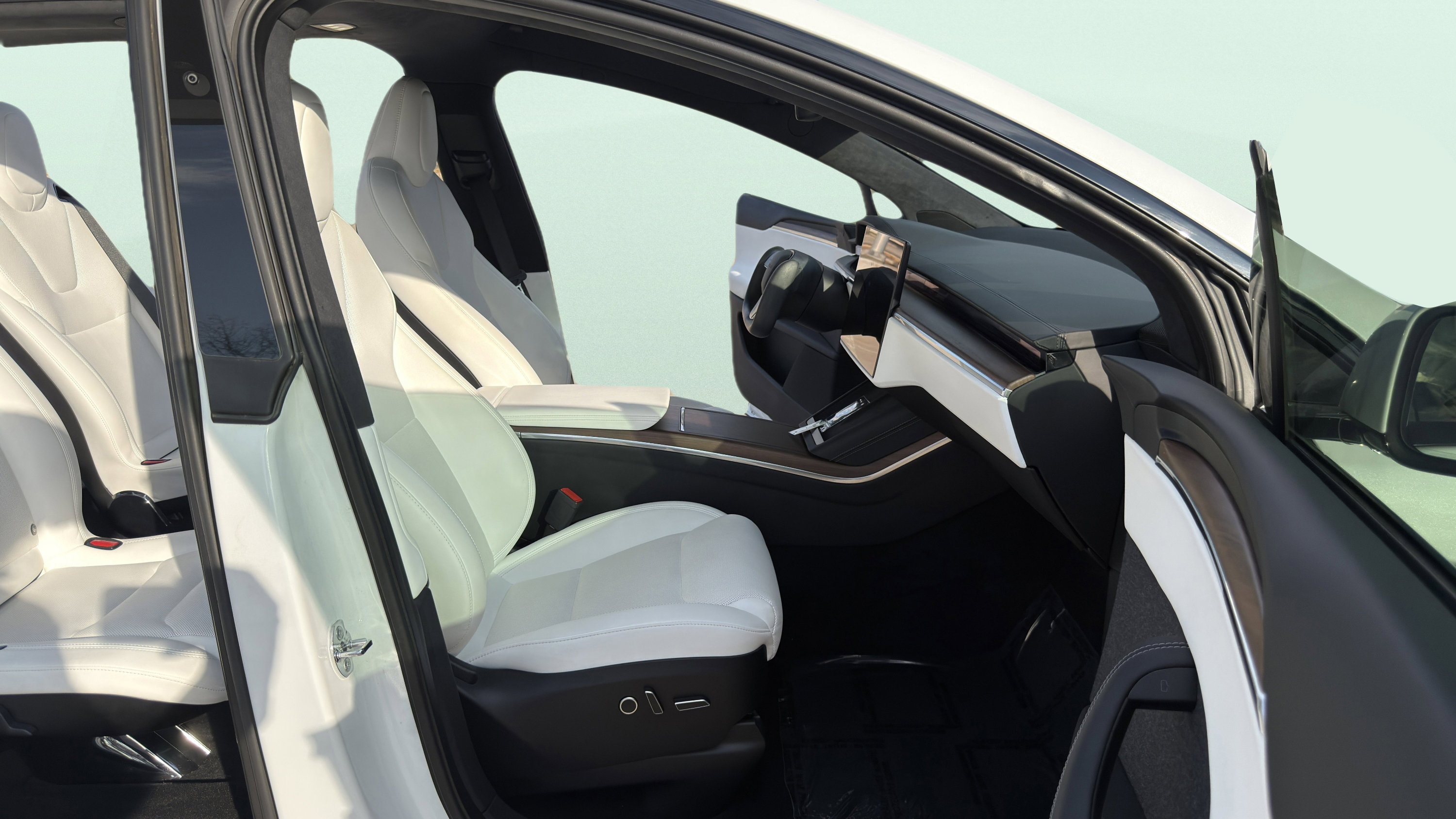Used 2023 Tesla Model X image 42