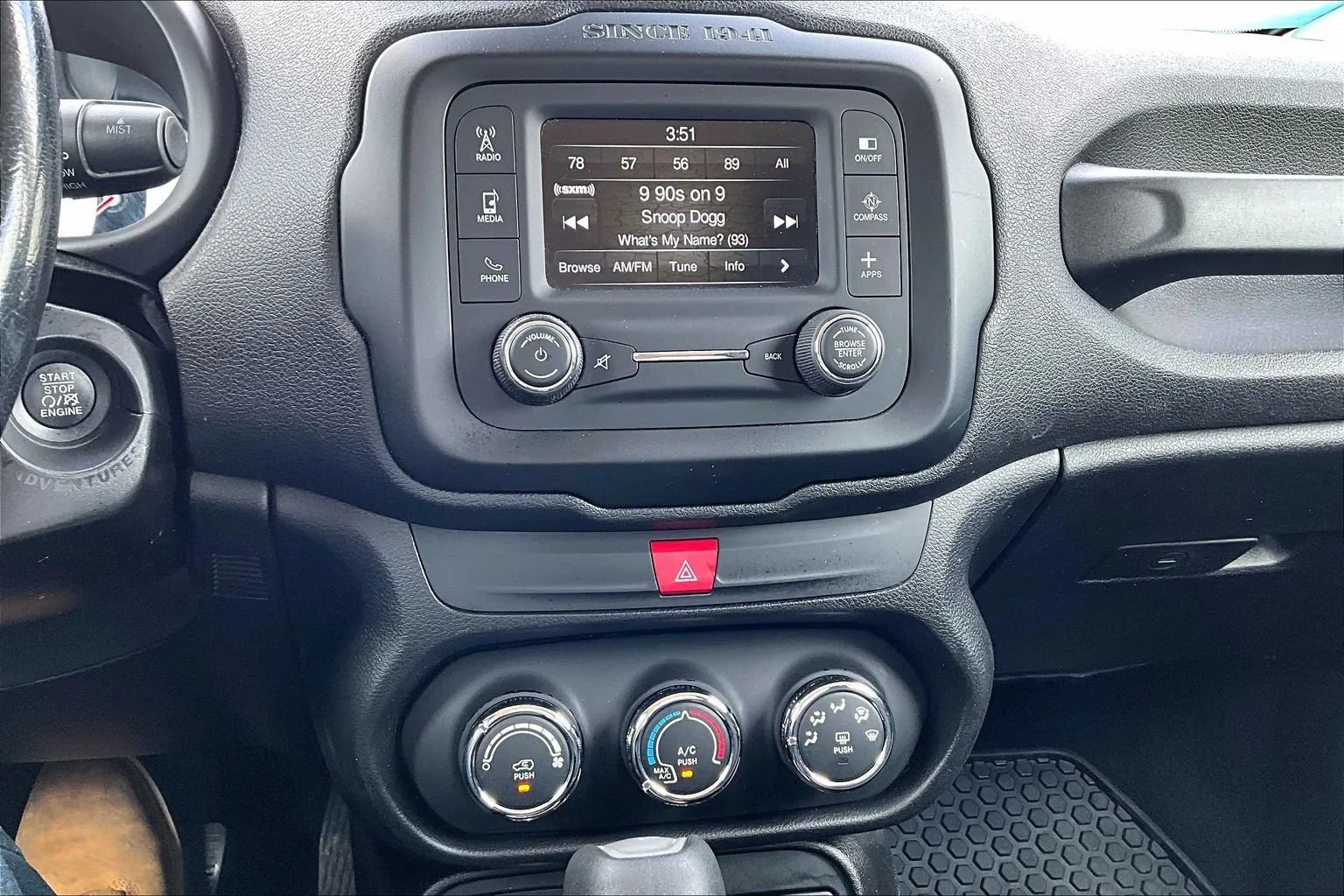 Used 2017 Jeep Renegade Latitude AWD/4WD image 14