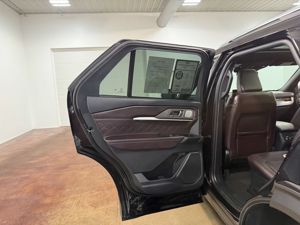 Used 2025 Ford Explorer Platinum w/ LUX Leather Package AWD/4WD image 46