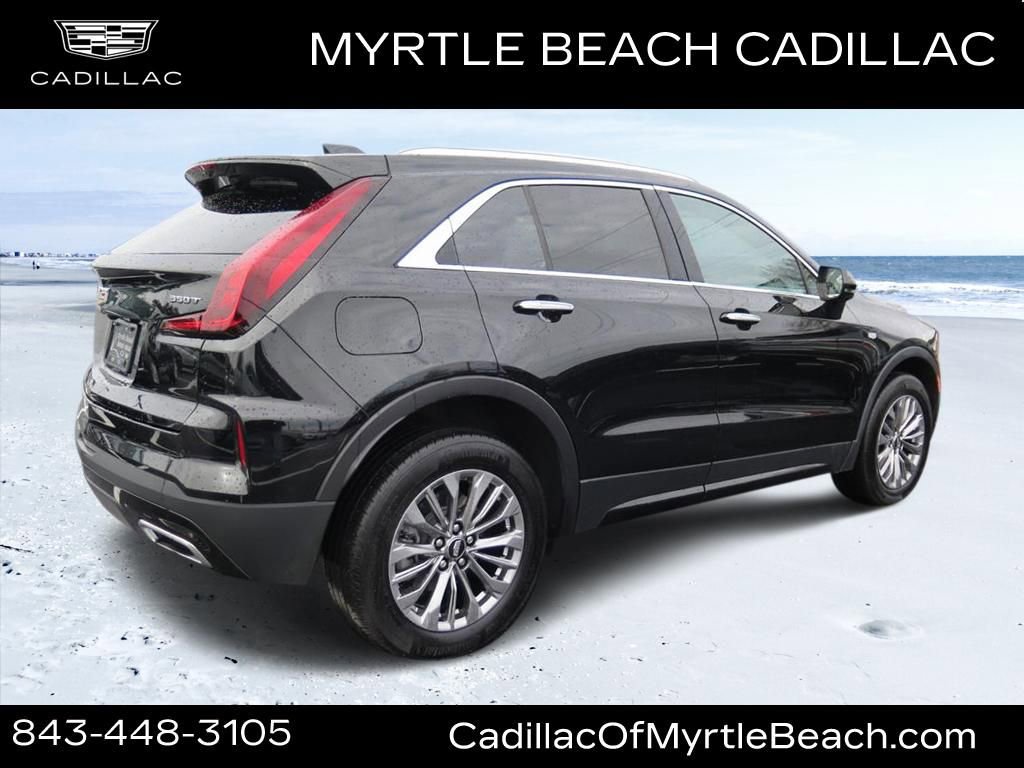 Used 2025 Cadillac XT4 Premium Luxury image 3