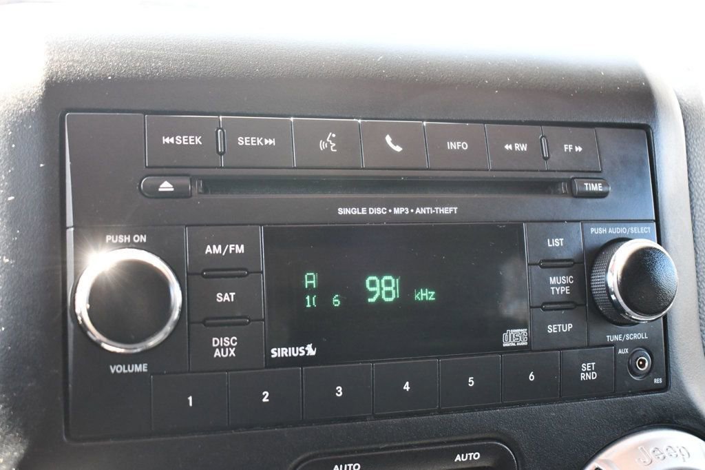 Used 2018 Jeep Wrangler Unlimited Sahara w/ Connectivity Group image 50