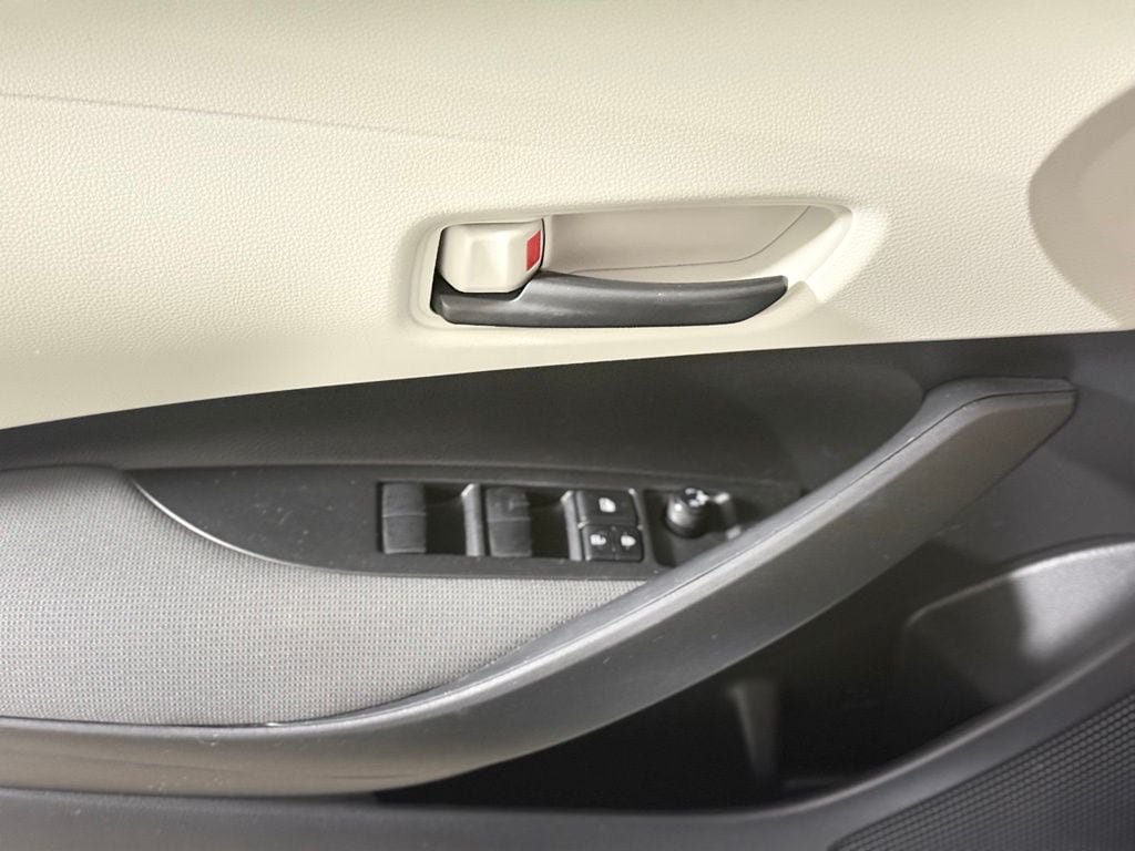 Used 2022 Toyota Corolla LE FWD image 21